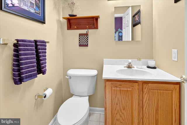 8 NEWELL PL, Hopewell, NJ 08525