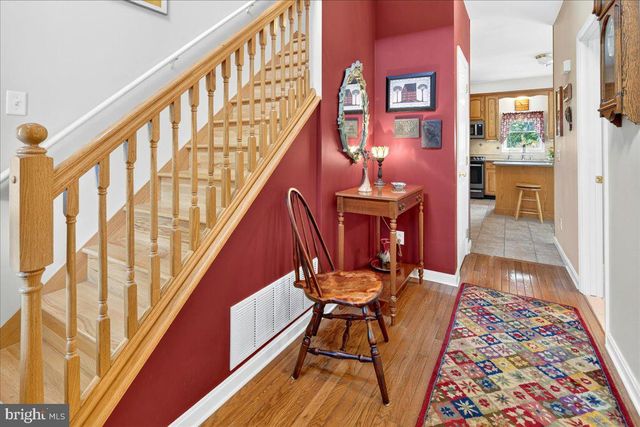 8 NEWELL PL, Hopewell, NJ 08525
