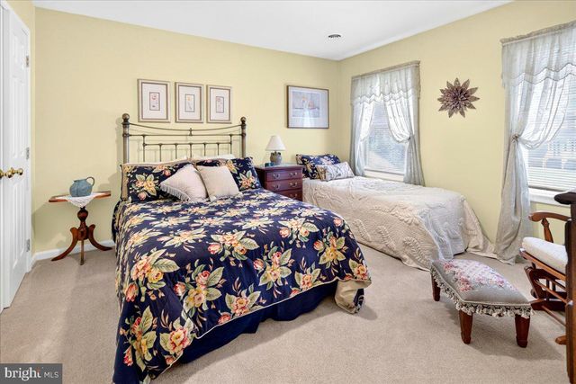 8 NEWELL PL, Hopewell, NJ 08525