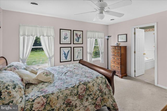 8 NEWELL PL, Hopewell, NJ 08525