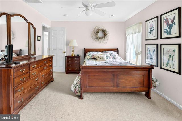 8 NEWELL PL, Hopewell, NJ 08525