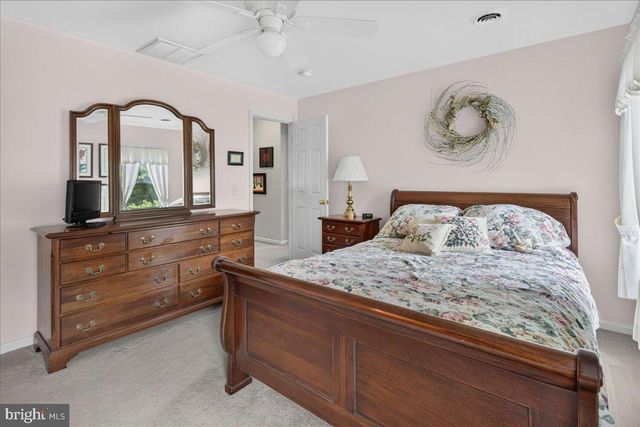 8 NEWELL PL, Hopewell, NJ 08525