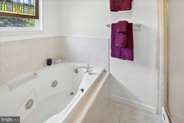 8 NEWELL PL, Hopewell, NJ 08525