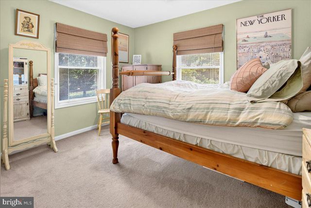 8 NEWELL PL, Hopewell, NJ 08525