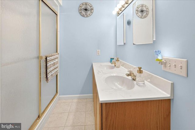8 NEWELL PL, Hopewell, NJ 08525