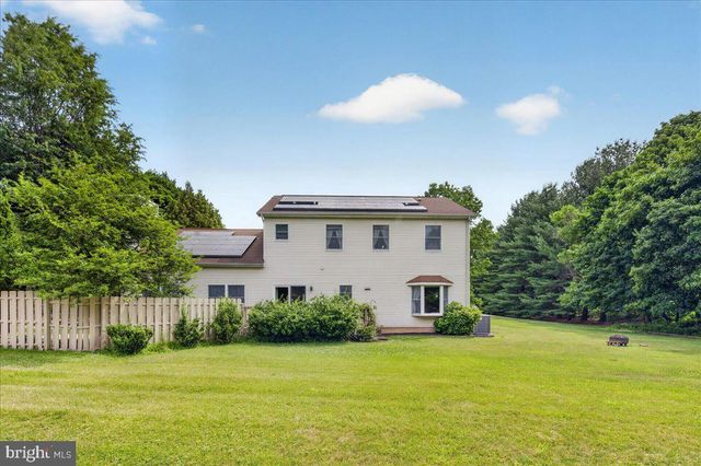 8 NEWELL PL, Hopewell, NJ 08525