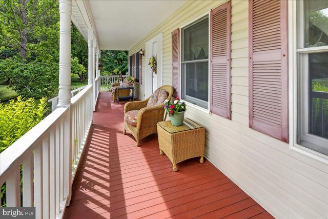 8 NEWELL PL, Hopewell, NJ 08525
