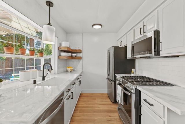 8913 Ramstad Ave, Fair Oaks, CA 95628