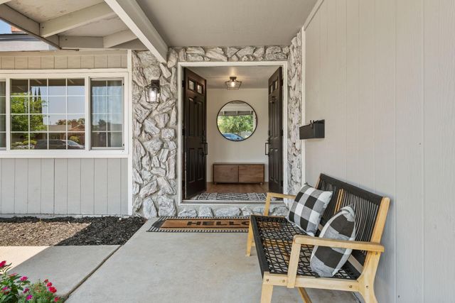 8913 Ramstad Ave, Fair Oaks, CA 95628