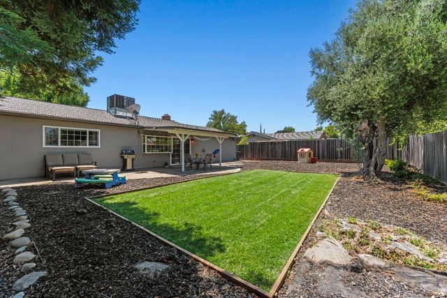 8913 Ramstad Ave, Fair Oaks, CA 95628
