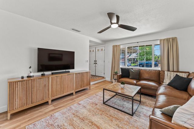 8913 Ramstad Ave, Fair Oaks, CA 95628