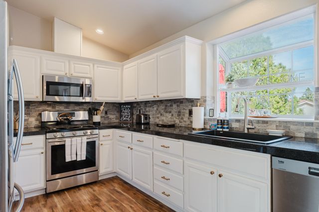 929 NE Lena Place, Bend, OR 97701