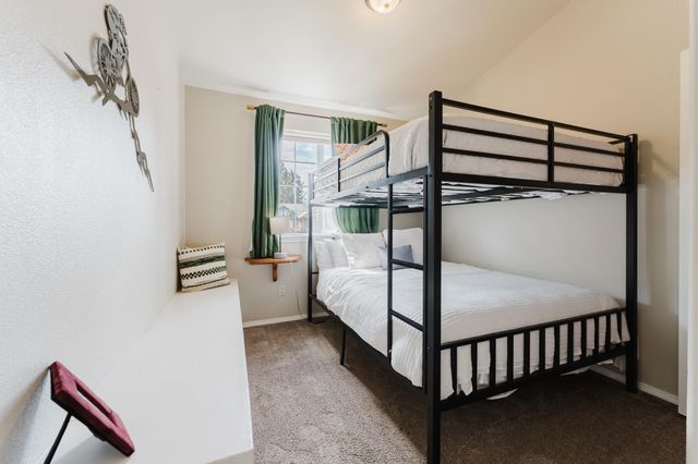 929 NE Lena Place, Bend, OR 97701