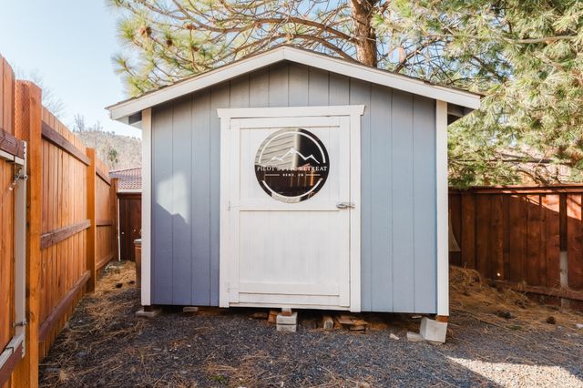 929 NE Lena Place, Bend, OR 97701