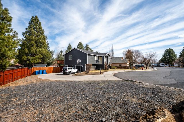 929 NE Lena Place, Bend, OR 97701