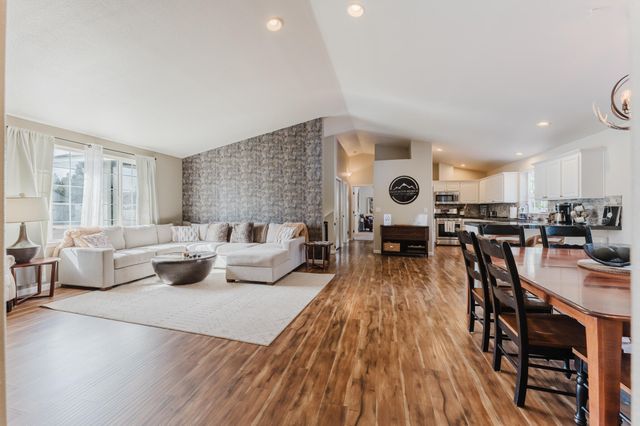 929 NE Lena Place, Bend, OR 97701