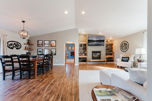 929 NE Lena Place, Bend, OR 97701