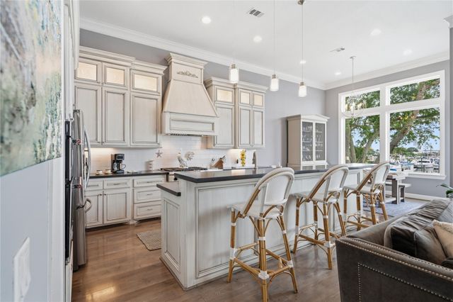 2174 Marina Way, Kemah, TX 77565