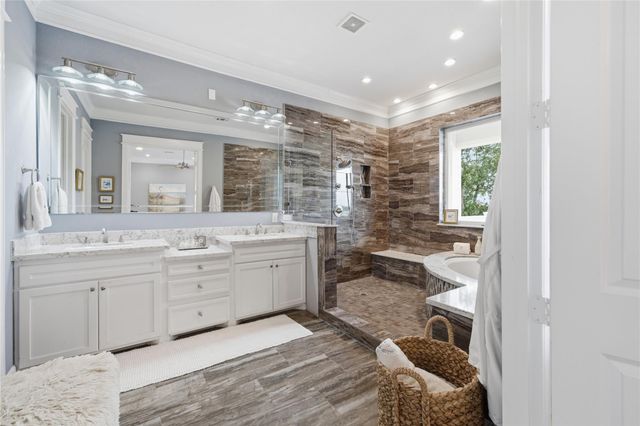 2174 Marina Way, Kemah, TX 77565