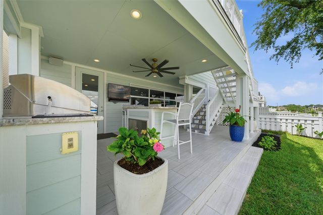 2174 Marina Way, Kemah, TX 77565