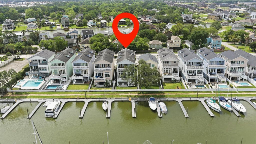 2174 Marina Way, Kemah, TX 77565