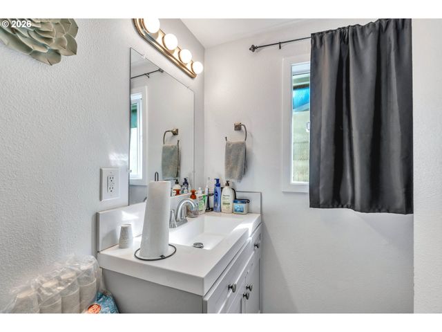 2824 Se 111TH Ave, Portland, OR 97266