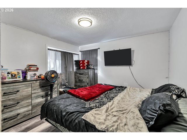 2824 Se 111TH Ave, Portland, OR 97266