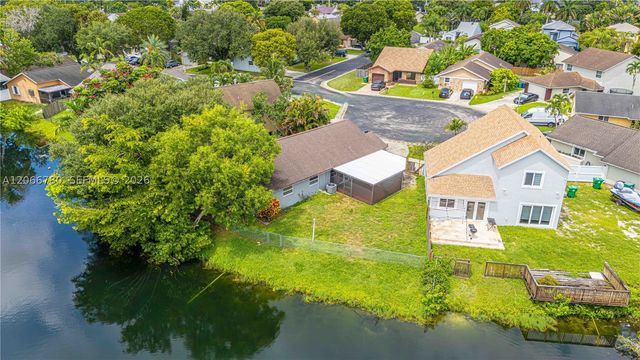 5560 SW 98th Way, Cooper City, FL 33328