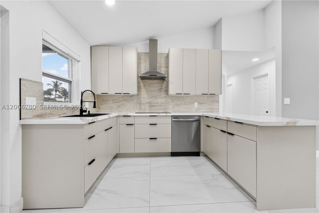 5560 SW 98th Way, Cooper City, FL 33328