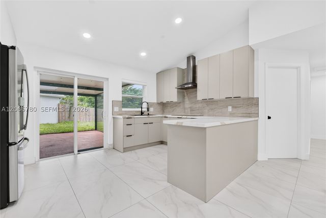 5560 SW 98th Way, Cooper City, FL 33328