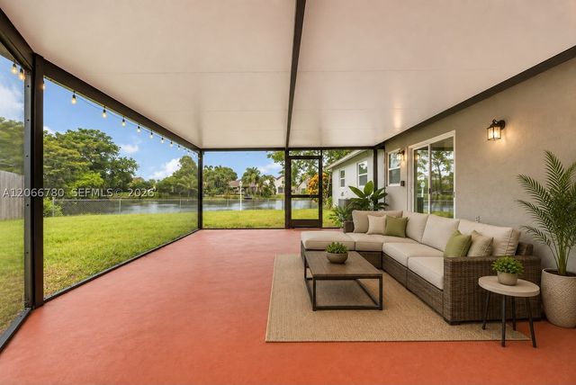 5560 SW 98th Way, Cooper City, FL 33328