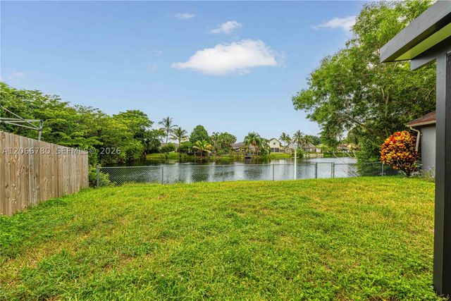 5560 SW 98th Way, Cooper City, FL 33328