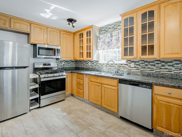 17424 Salem Street, Detroit, MI 48219