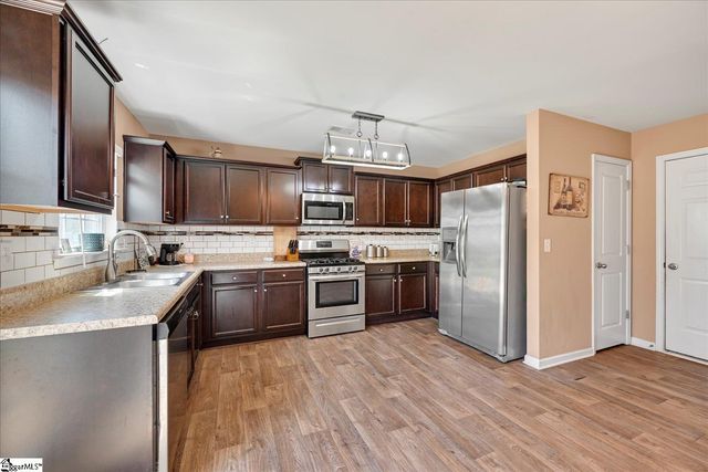 218 Hillendale Way, Pelzer, SC 29669
