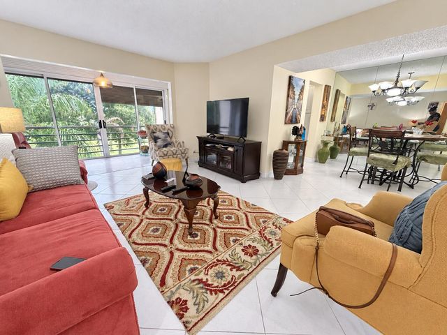 3810 VIA POINCIANA 303, Greenacres, FL 33467