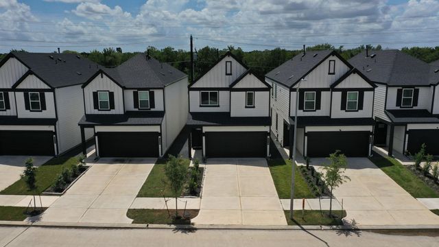 3218 Crown Gate Drive, Houston, TX 77047