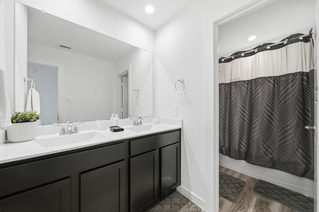 3218 Crown Gate Drive, Houston, TX 77047