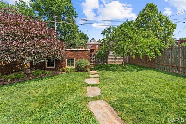 3661 Utah Place, St Louis, MO 63116