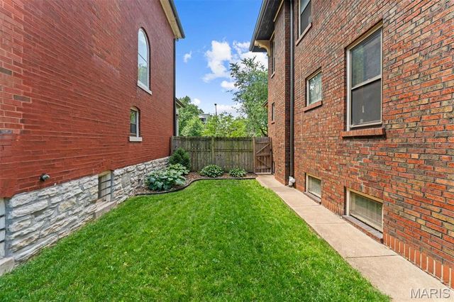 3661 Utah Place, St Louis, MO 63116