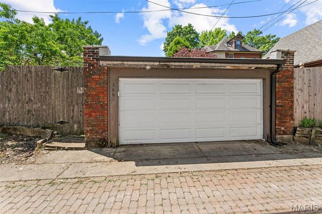 3661 Utah Place, St Louis, MO 63116