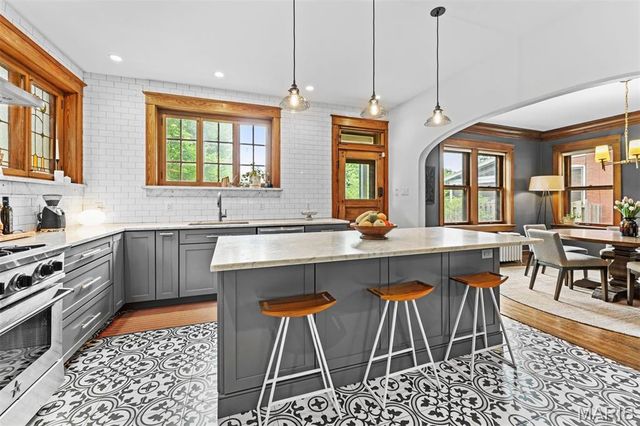 3661 Utah Place, St Louis, MO 63116