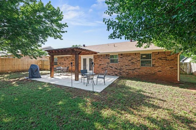 1716 E Shady Creek Drive, Guthrie, OK 73044