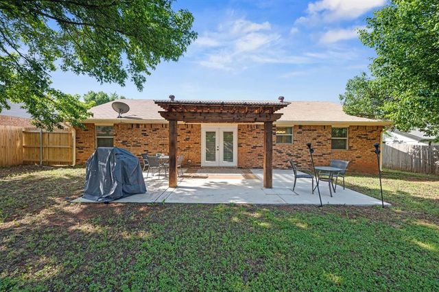 1716 E Shady Creek Drive, Guthrie, OK 73044