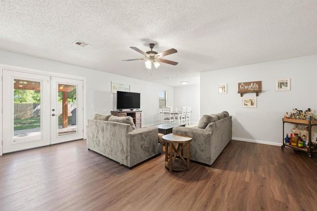 1716 E Shady Creek Drive, Guthrie, OK 73044