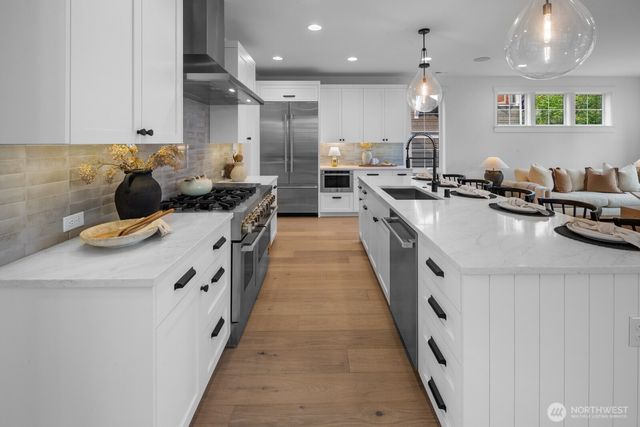 210 35th Avenue E, Seattle, WA 98112