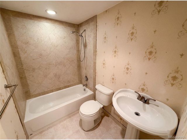 5817 S Espana St, Aurora, CO 80015