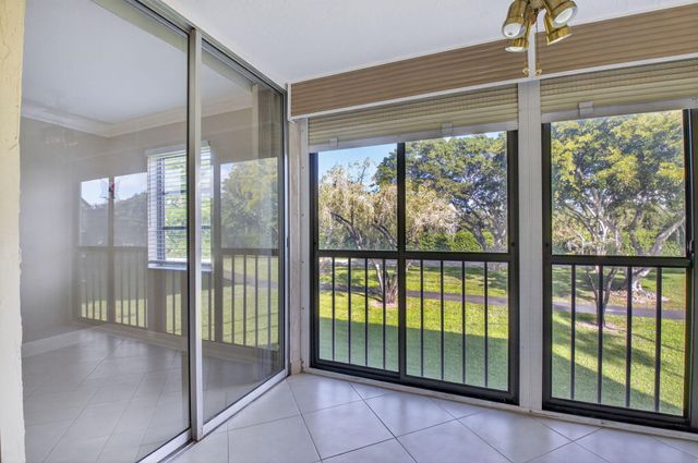 6935 Huntington Lane, Unit 207, Delray Beach, FL 33446