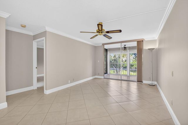 6935 Huntington Lane, Unit 207, Delray Beach, FL 33446