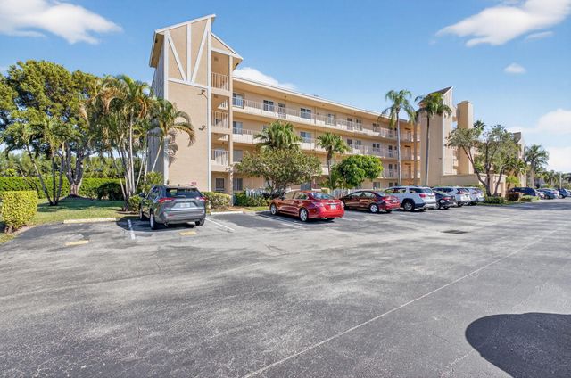 6935 Huntington Lane, Unit 207, Delray Beach, FL 33446