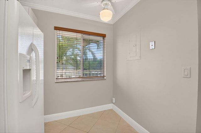 6935 Huntington Lane, Unit 207, Delray Beach, FL 33446